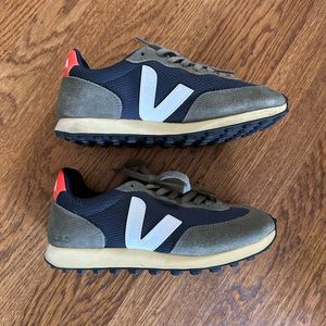 Veja Rio Branco Size 8. Navy/green/orange.